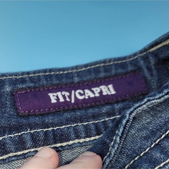 🔥Maurices Vigoss Rhinestone studded dark distressed jeans capri pants - Picture 11 of 11